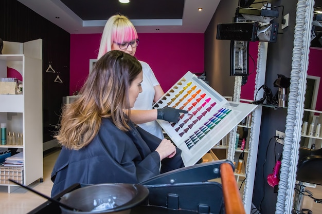 Dulux kolory do salonu, które ożywią Twoją przestrzeń
