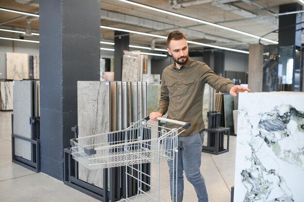 Układanie płytek cena na 2024 rok – co warto wiedzieć?